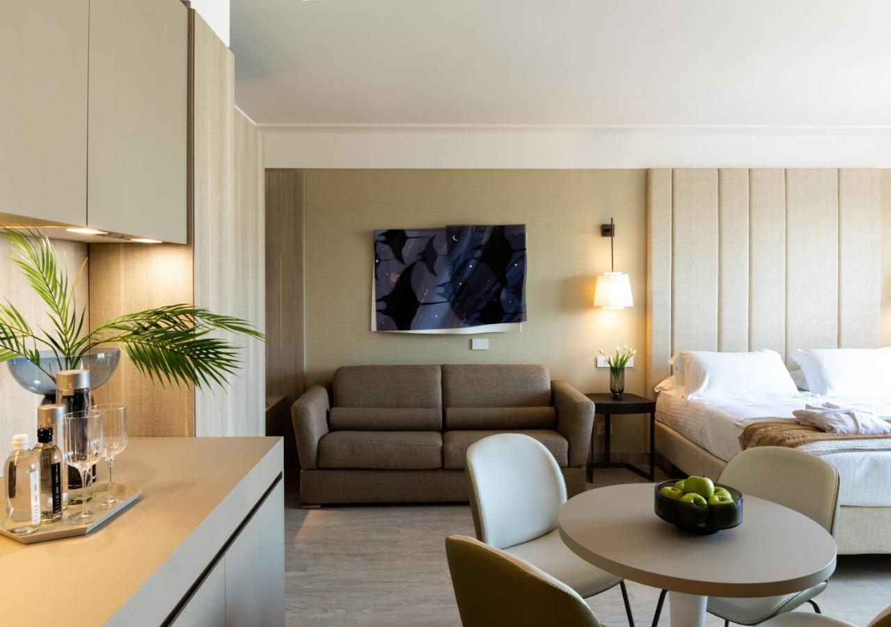 Ceccarini 9 Home Suite Home Riccione Buitenkant foto