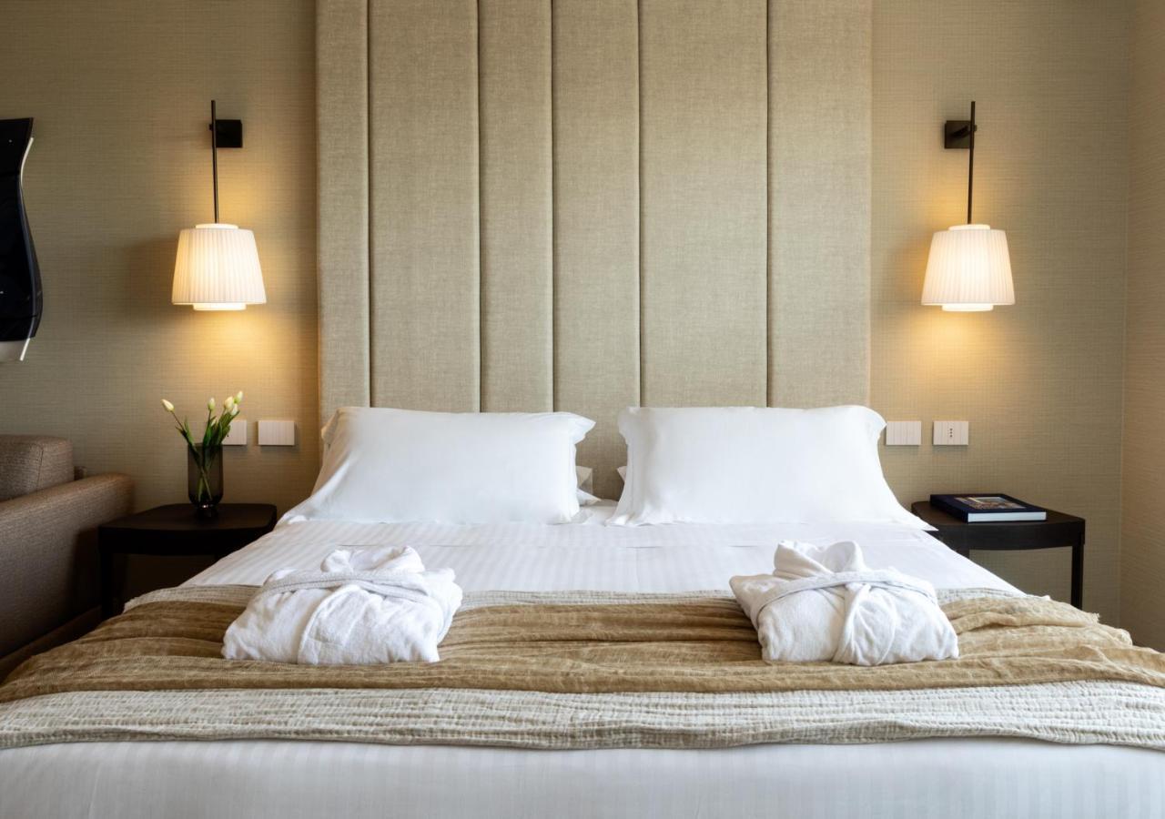 Ceccarini 9 Home Suite Home Riccione Buitenkant foto