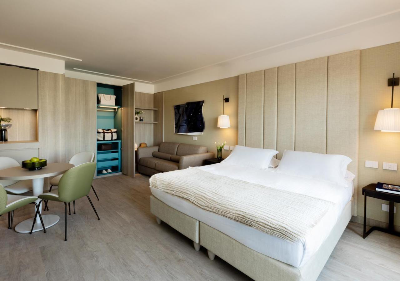 Ceccarini 9 Home Suite Home Riccione Buitenkant foto
