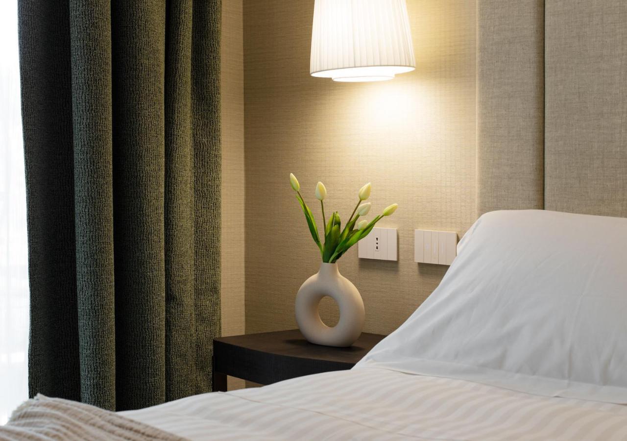 Ceccarini 9 Home Suite Home Riccione Buitenkant foto