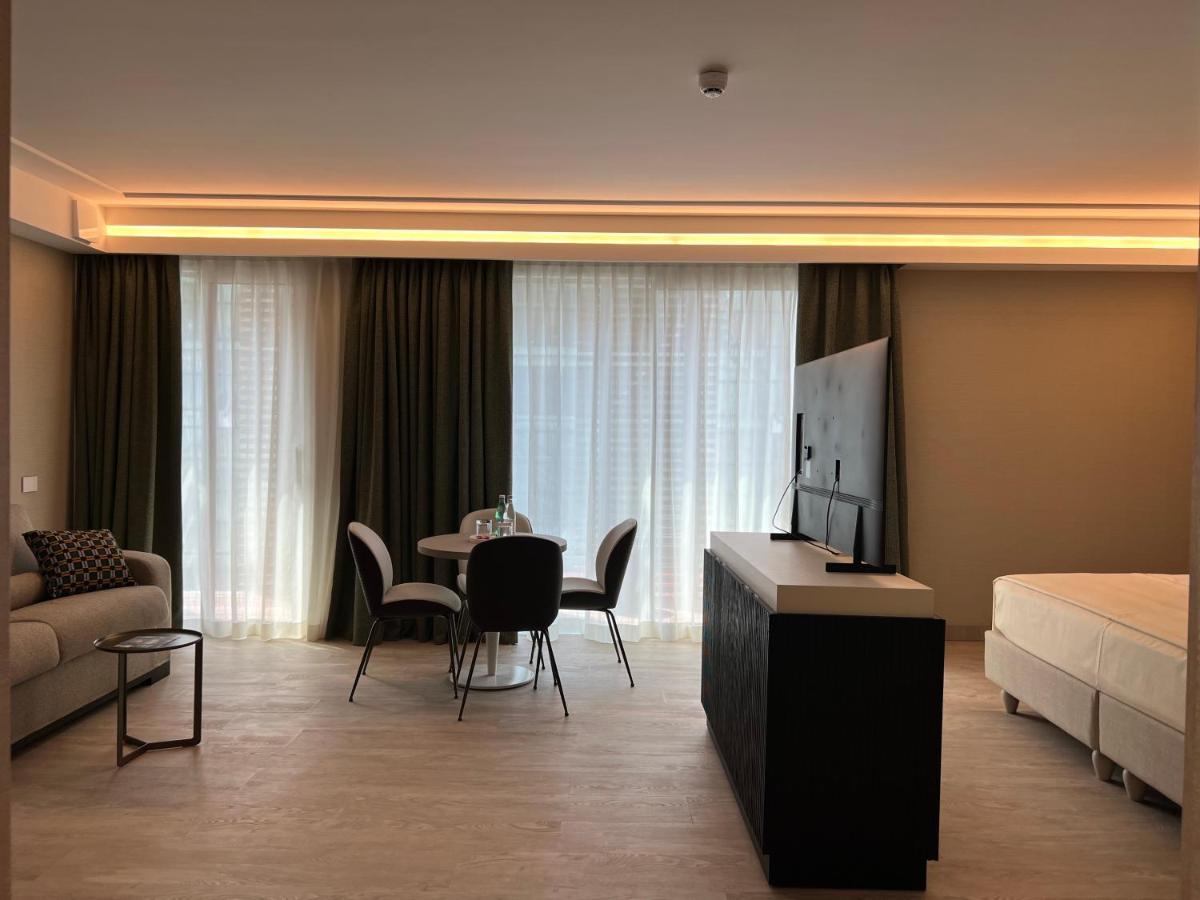 Ceccarini 9 Home Suite Home Riccione Buitenkant foto