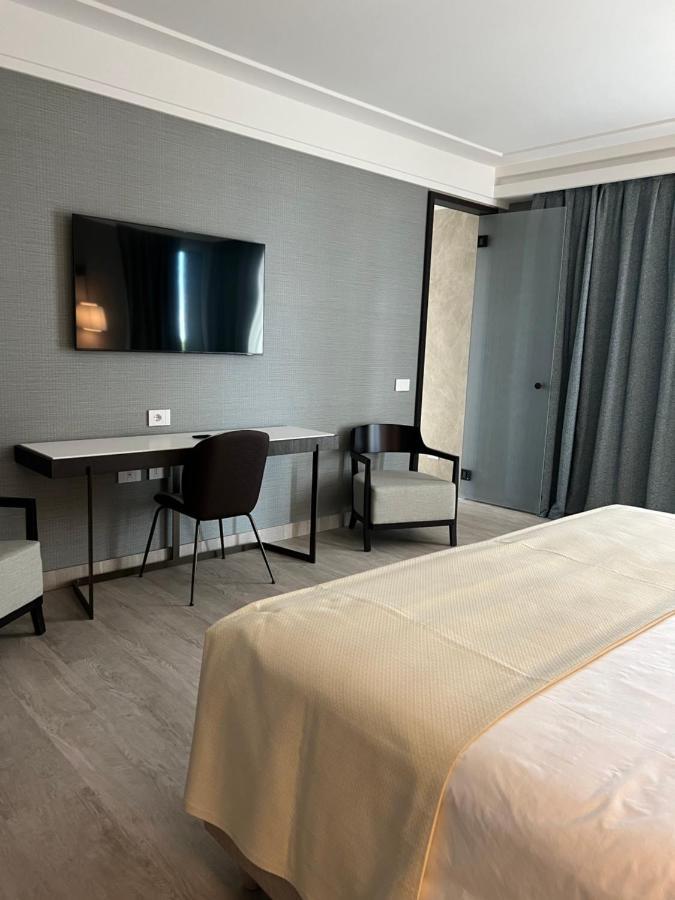 Ceccarini 9 Home Suite Home Riccione Buitenkant foto
