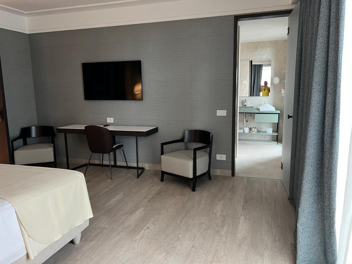 Ceccarini 9 Home Suite Home Riccione Buitenkant foto